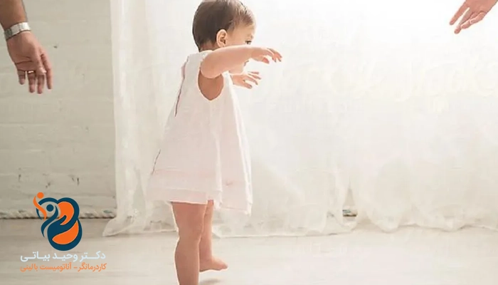 تاثیر کاردرمانی برای ایستادن کودک